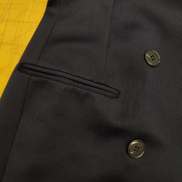 Vintage Jones New York Double breasted navy blue blazer, size 10 - Picture 8 of 12